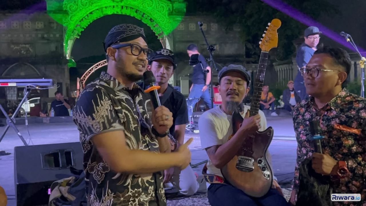 Sri Susuhunan Pakubuwana XIV saat menyambangi kegiatan Kamis di Sriwedari Solo Kamis 23 September 2026 malam